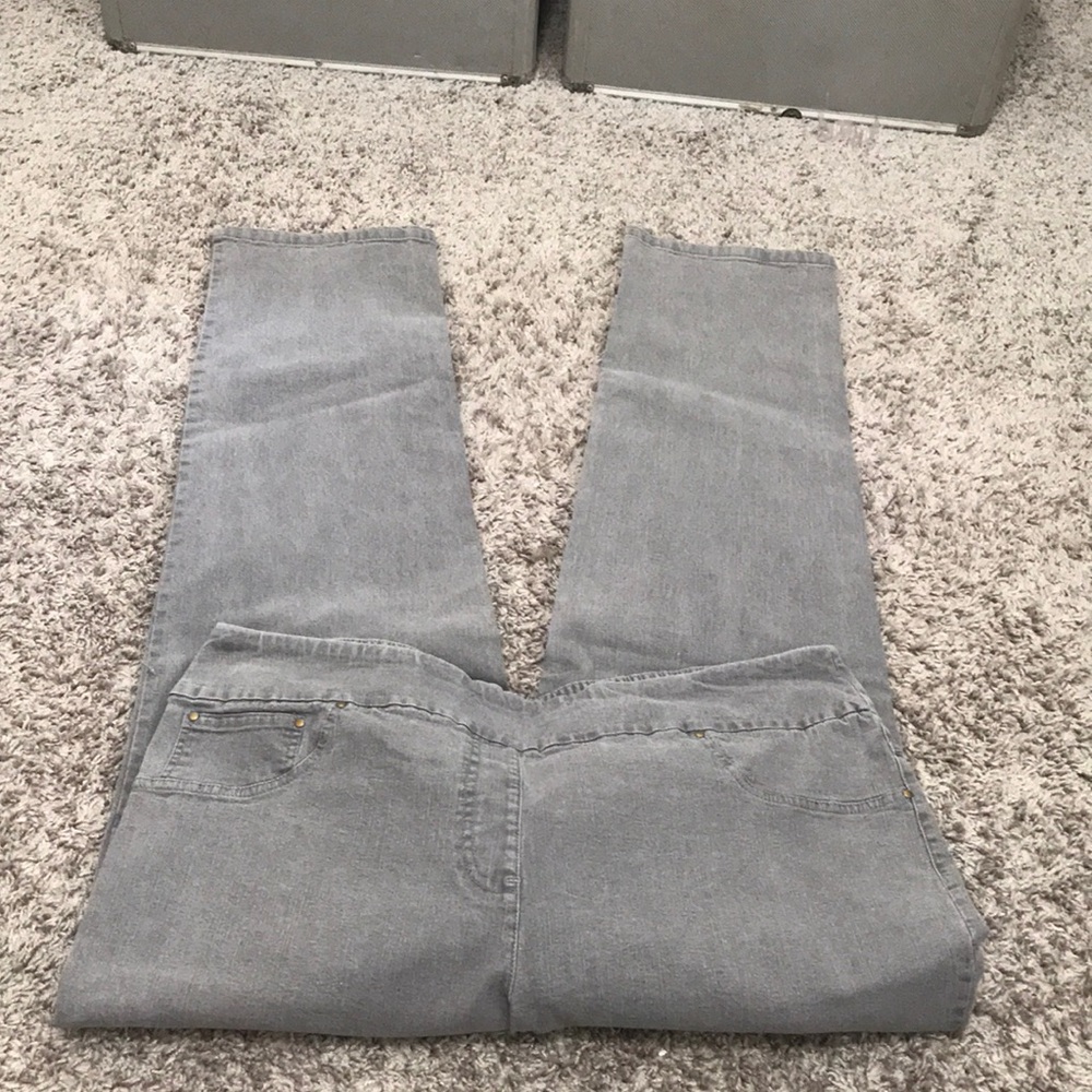 Gray Denim leggings back pockets and smooth no zipper front wi/wide waistband
